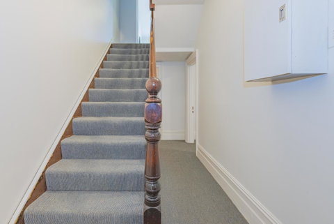 4 Bedroom House - Hobart CBD - Free Parking - Free WIFI - Schoolies Week Accommodation 7