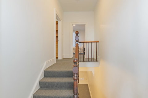 4 Bedroom House - Hobart CBD - Free Parking - Free WIFI - Schoolies Week Accommodation 19