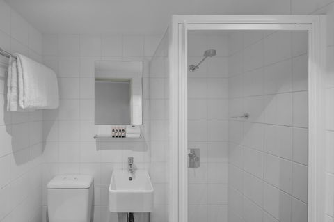 Travelodge Hotel Hobart - Schoolies Week Accommodation 8