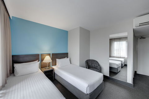 Travelodge Hotel Hobart - Schoolies Week Accommodation 11