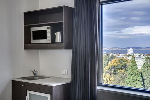 Travelodge Hotel Hobart - Schoolies Week Accommodation 3