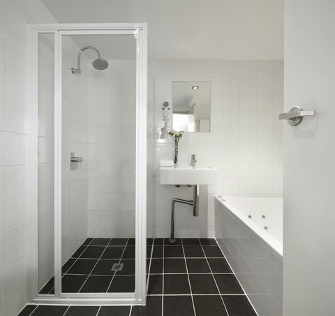 Travelodge Hotel Hobart - Schoolies Week Accommodation 4