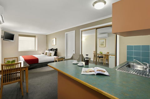 Hobart Waterfront Apartments - Schoolies Week Accommodation 0