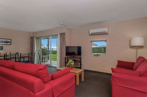 Bay View Villas - Schoolies Week Accommodation 7
