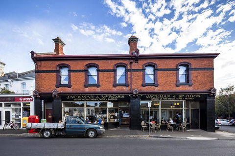 Lenna Of Hobart - Schoolies Week Accommodation 15