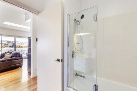 Bellerive Marina View Apartments NO 27 - Schoolies Week Accommodation 11