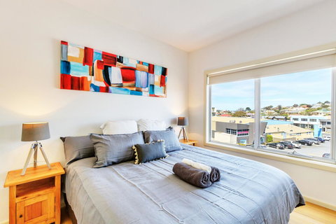 Bellerive Marina View Apartments NO 27 - Schoolies Week Accommodation 4