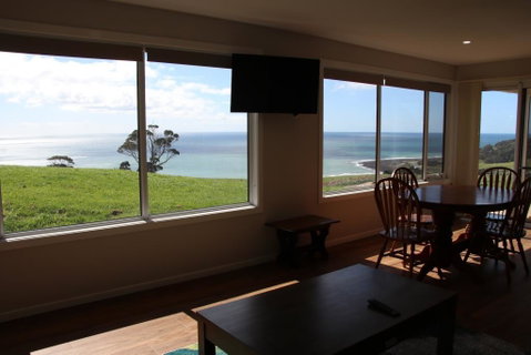 Penguin Seaside Farm - Schoolies Week Accommodation 0