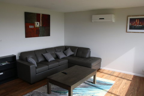 Penguin Seaside Farm - Schoolies Week Accommodation 4