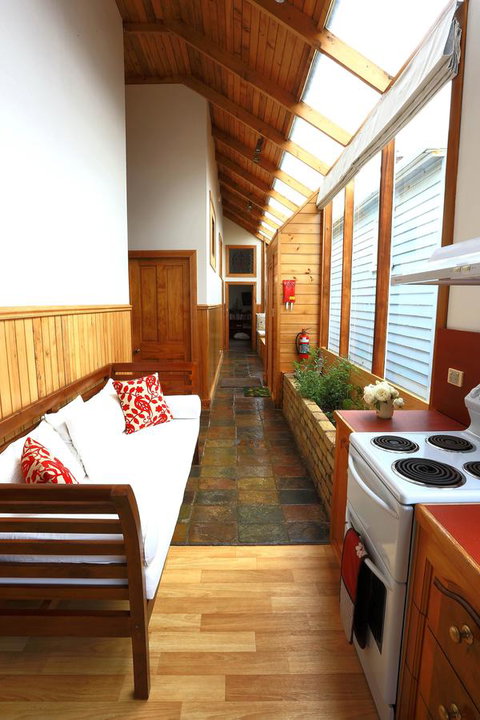 @ The Beach & Not Quite @ The Beach Holiday Cottages - Stanley - Schoolies Week Accommodation 11