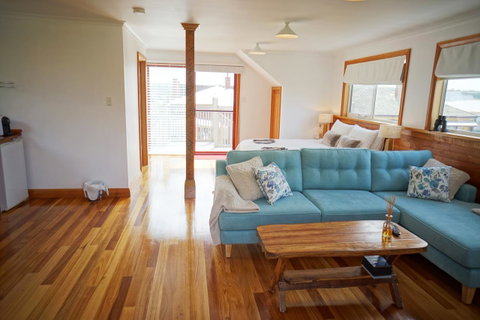 @ The Beach & Not Quite @ The Beach Holiday Cottages - Stanley - Schoolies Week Accommodation 5