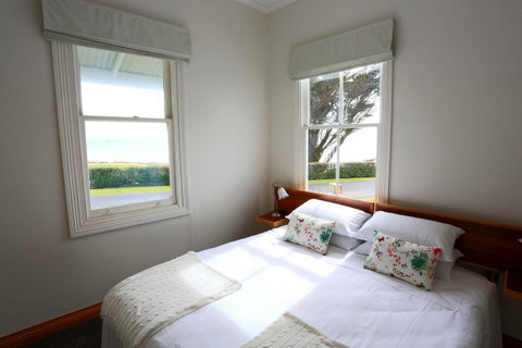 @ The Beach & Not Quite @ The Beach Holiday Cottages - Stanley - Schoolies Week Accommodation 10