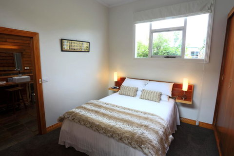 @ The Beach & Not Quite @ The Beach Holiday Cottages - Stanley - Schoolies Week Accommodation 12