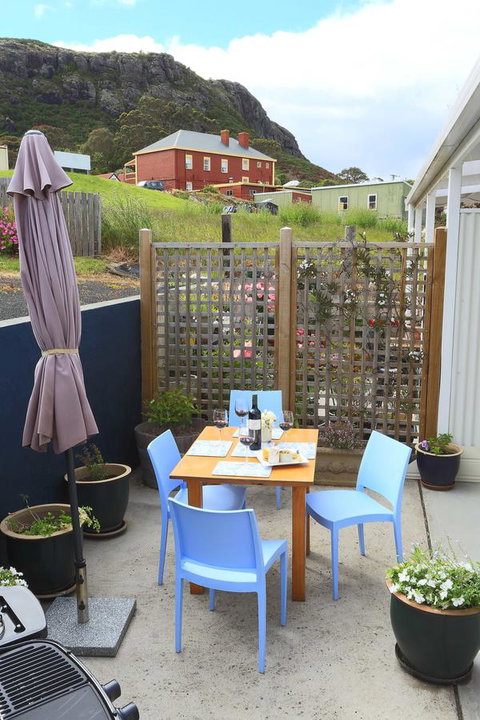 @ The Beach & Not Quite @ The Beach Holiday Cottages - Stanley - Schoolies Week Accommodation 25