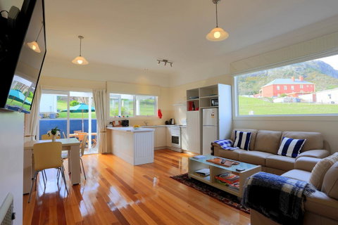 @ The Beach & Not Quite @ The Beach Holiday Cottages - Stanley - Schoolies Week Accommodation 17