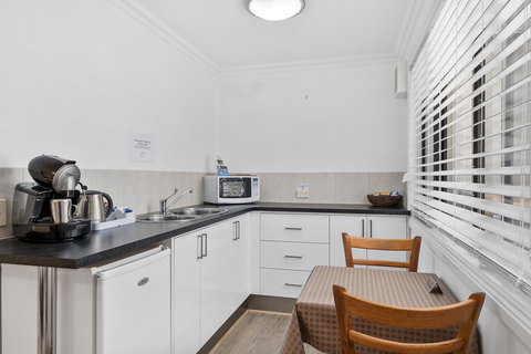 Oyster Cove Chalet - Schoolies Week Accommodation 9