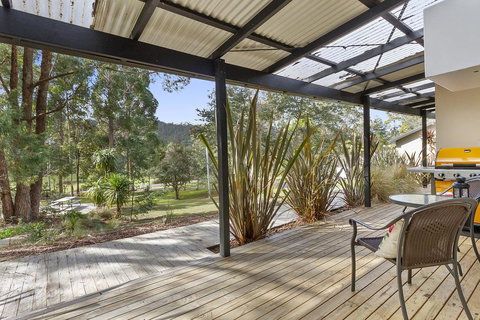 Oyster Cove Chalet - Schoolies Week Accommodation 7