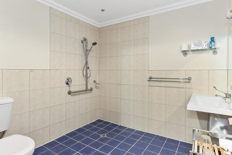 Oyster Cove Chalet - Schoolies Week Accommodation 11