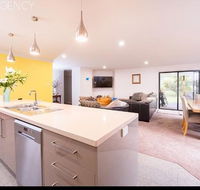Euphoria House - Schoolies Week Accommodation