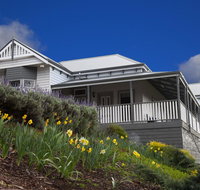 House on the Hill Bed and Breakfast - Schoolies Week Accommodation
