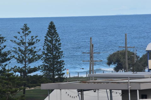 NEW UPMARKET COMFORTABLE 2 Bed, 2 Bath, OCEAN VIEWS, 250m To BUDDINA BEACH! - Schoolies Week Accommodation 2
