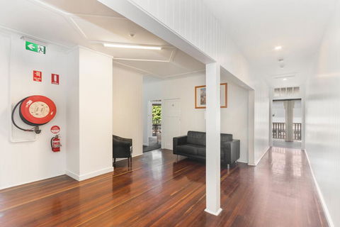 Newmarket Hotel - Schoolies Week Accommodation 3