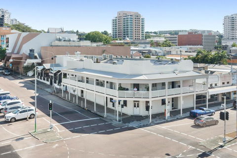 Newmarket Hotel - Schoolies Week Accommodation 0
