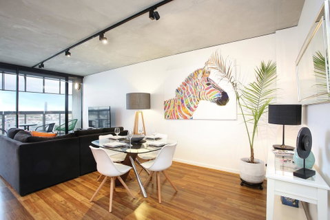NGV Art Centre Retreat - StayCentral - Schoolies Week Accommodation 0