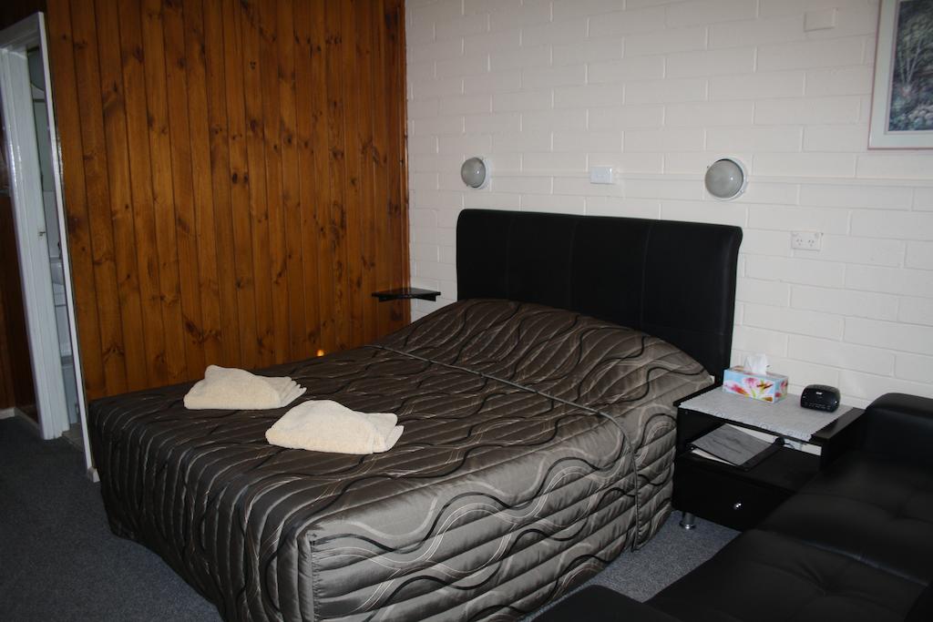 Lawloit VIC Schoolies Week Accommodation