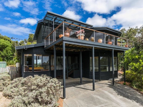 NICHE ON NOBLE - Ever Changing Vista - Schoolies Week Accommodation 0