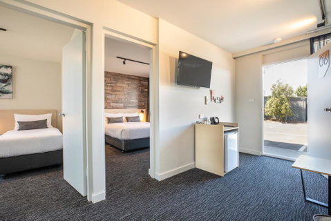 Nightcap At Westside Hotel - Schoolies Week Accommodation 3