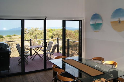 Nine Mile Escape - Schoolies Week Accommodation 0