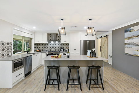 Nulkaba House  -  Sleeping In Style - Schoolies Week Accommodation 0