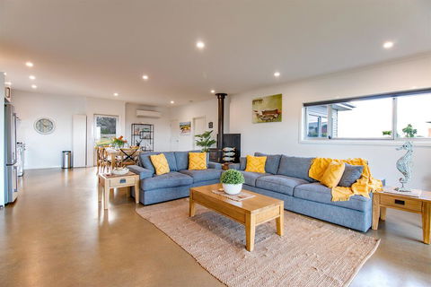 Ocean View - Schoolies Week Accommodation 0