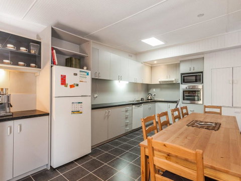 OCEANS 12 - ANGLESEA - Schoolies Week Accommodation 3