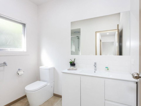 OCEANS 12 - ANGLESEA - Schoolies Week Accommodation 2