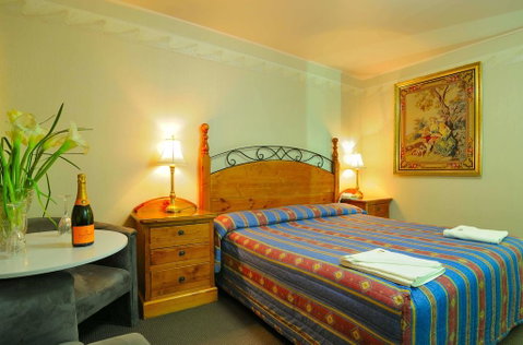 Olympia Motel - Schoolies Week Accommodation 1