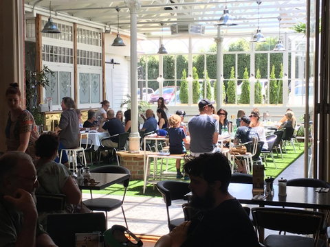 Oscars Hotel And Cafe Bar - Schoolies Week Accommodation 2