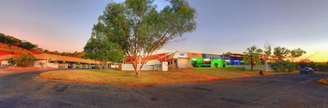 Overlander Hotel - Schoolies Week Accommodation 0