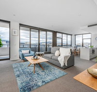 Oversized Luxe 1 Bedder - Amazing Barton - Gym - Schoolies Week Accommodation