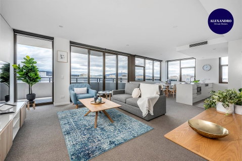 Oversized Luxe 1 Bedder - Amazing Barton - Gym - Schoolies Week Accommodation 0