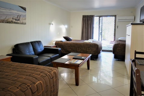 Pacific Palms Motor Inn - Schoolies Week Accommodation 1