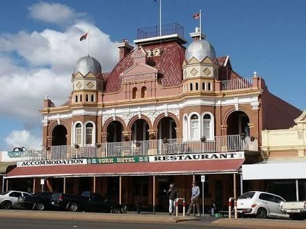 Paddys Golden Patch - Schoolies Week Accommodation 3