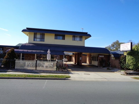 Parkway Motel - Schoolies Week Accommodation 0