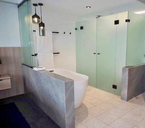 Pasadena Sydney - Schoolies Week Accommodation 0