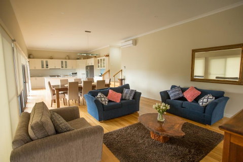 Paula's Place 8 Ti Tree Close Robe - Schoolies Week Accommodation 2