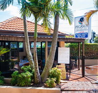 Pegasus Motor Inn and Serviced Apartments - Schoolies Week Accommodation