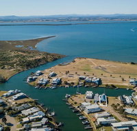 Pelican Landing - Stunning Lake King Views - Schoolies Week Accommodation