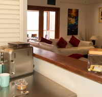 Pemberton Lodge - Schoolies Week Accommodation