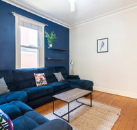 PET FRIENDLY FAMILY HOME WILLOUGHBY - Schoolies Week Accommodation